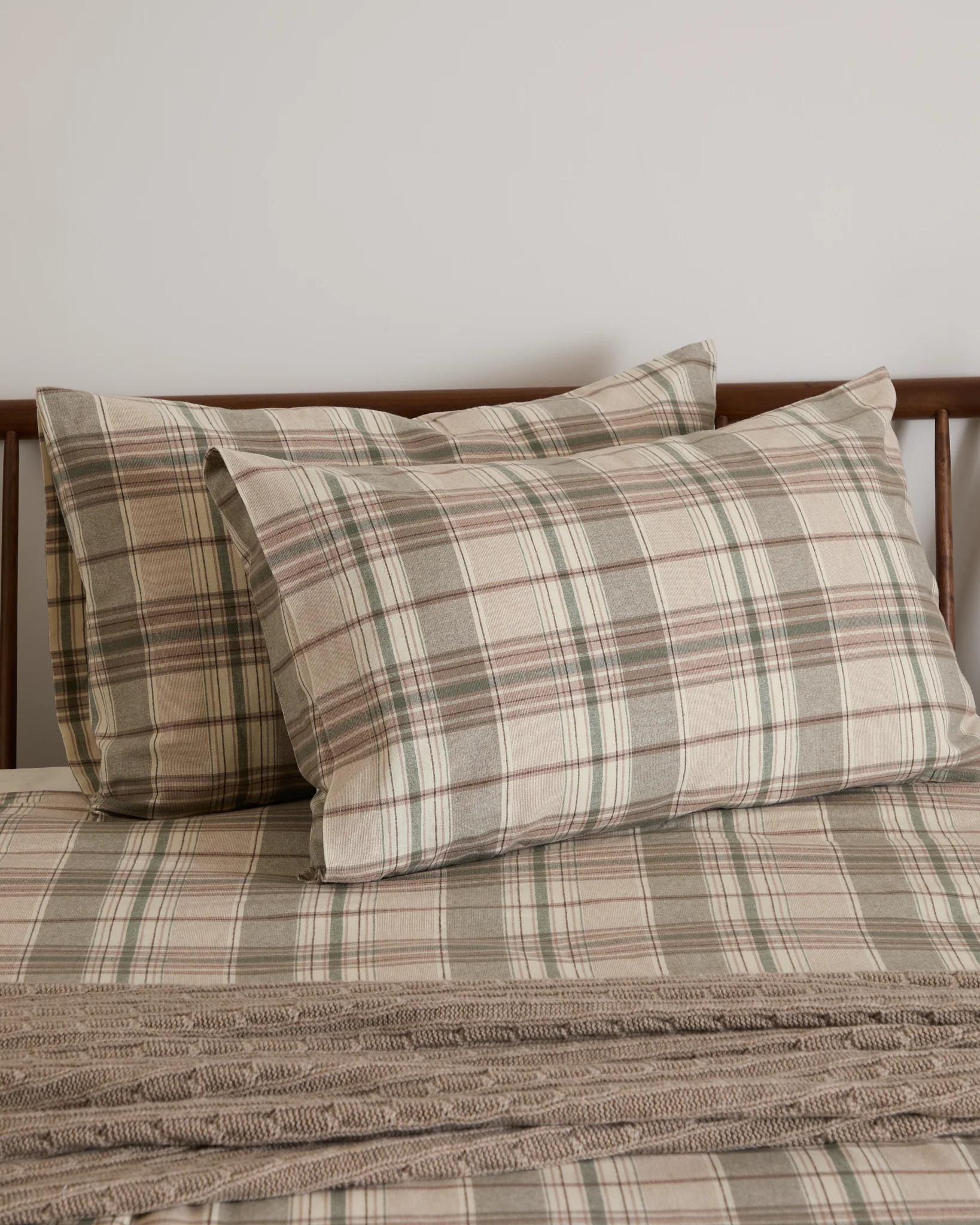 Foxford Eve Tartan Flannel Pillowcase Set - Image 4