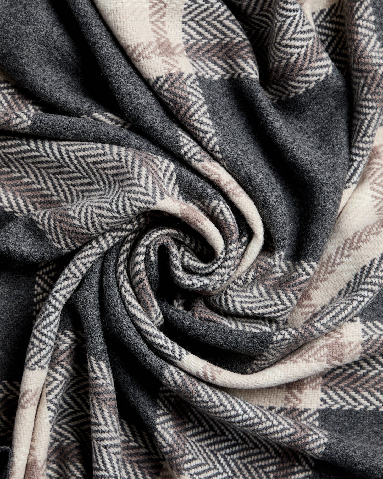 Foxford Dun Chaoin Cashmere and Lambswool Throw - Image 2