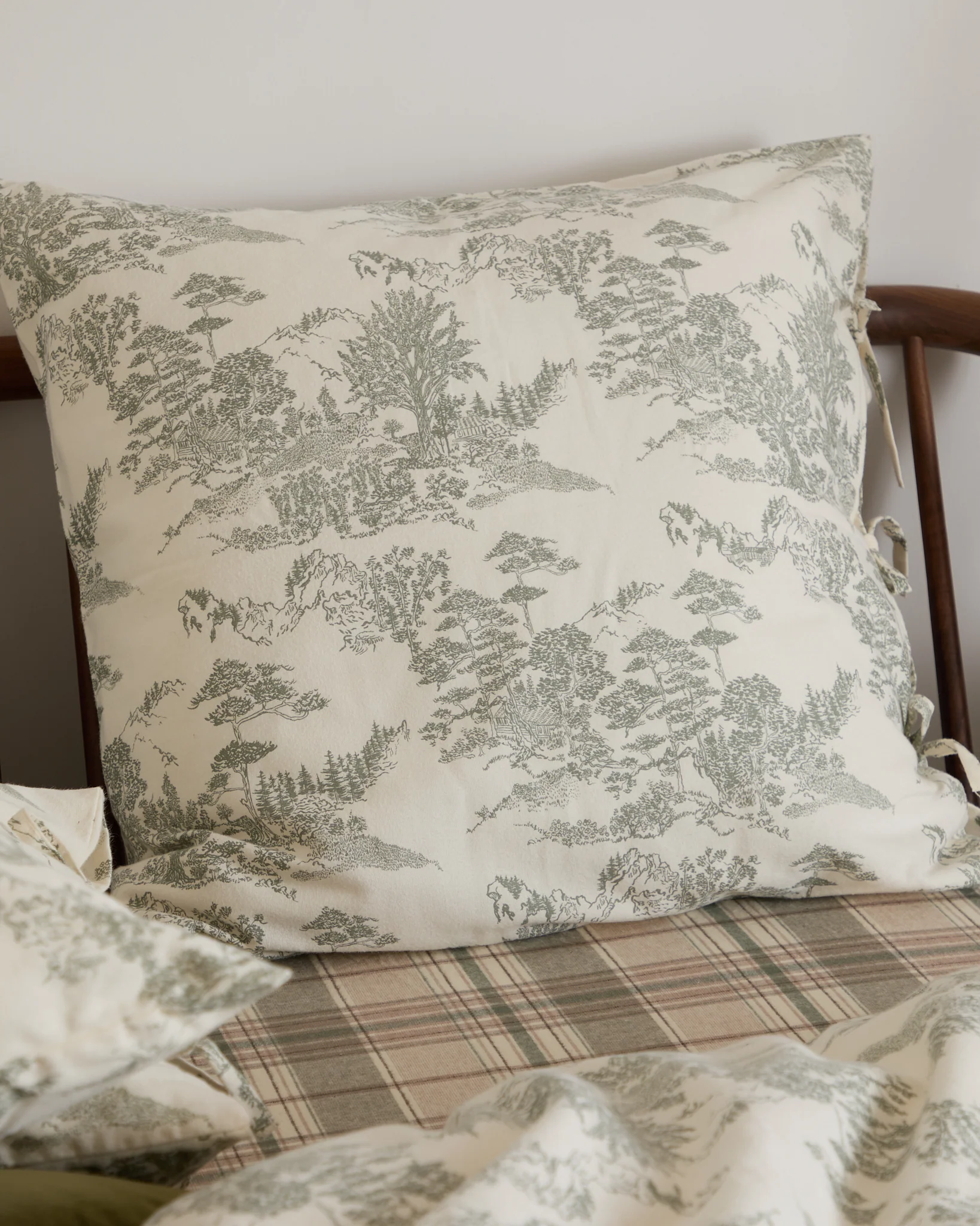 Foxford Eve Toile Flannel Square Pillowcase
