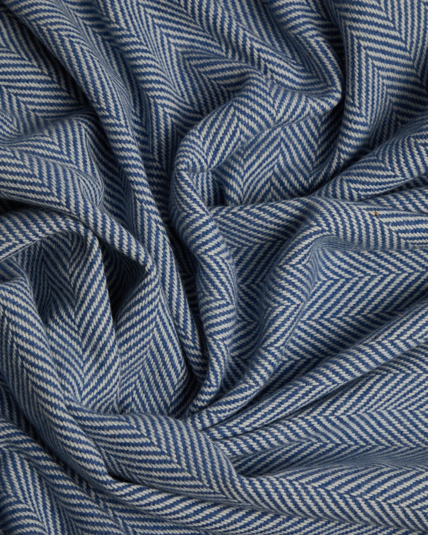 Foxford Inishmore Cashmere and Lambswool Throw - Image 3