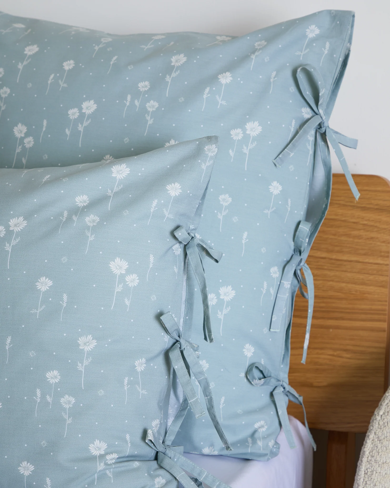 Foxford Lady Daisy Square Pillowcase - Image 3