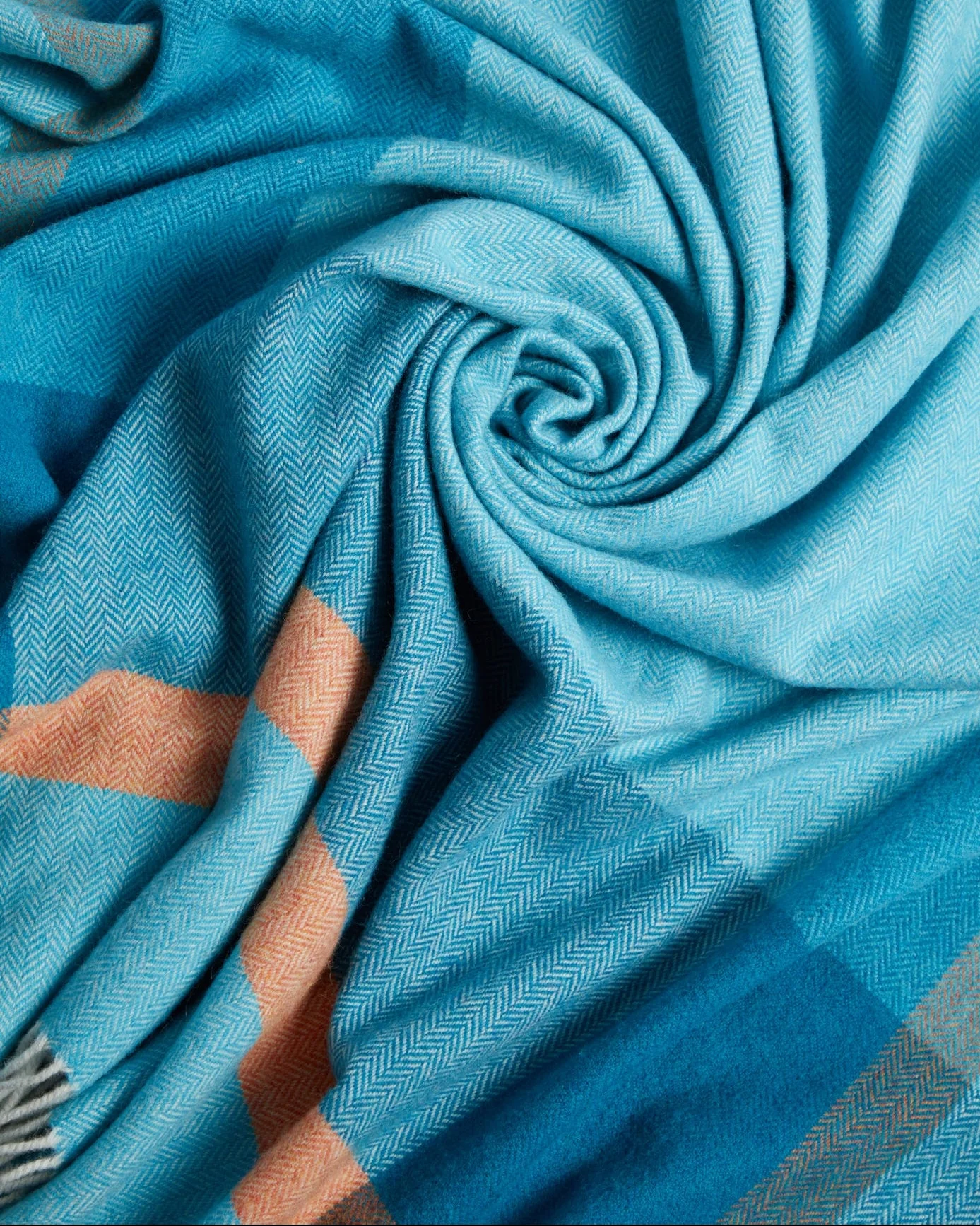 Foxford Oisín Lambswool Throw - Image 2
