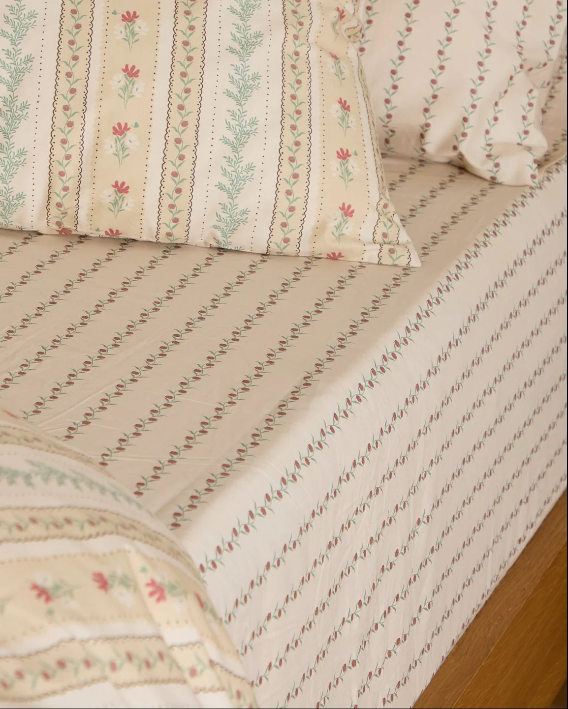 Foxford Rose Fitted Sheet - Image 3