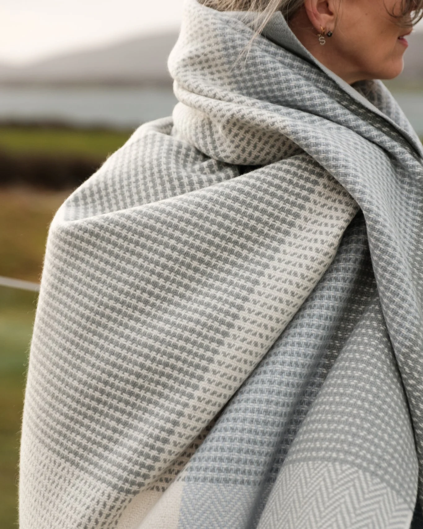 Foxford Tara Cashmere and Lambswool Throw - Image 3